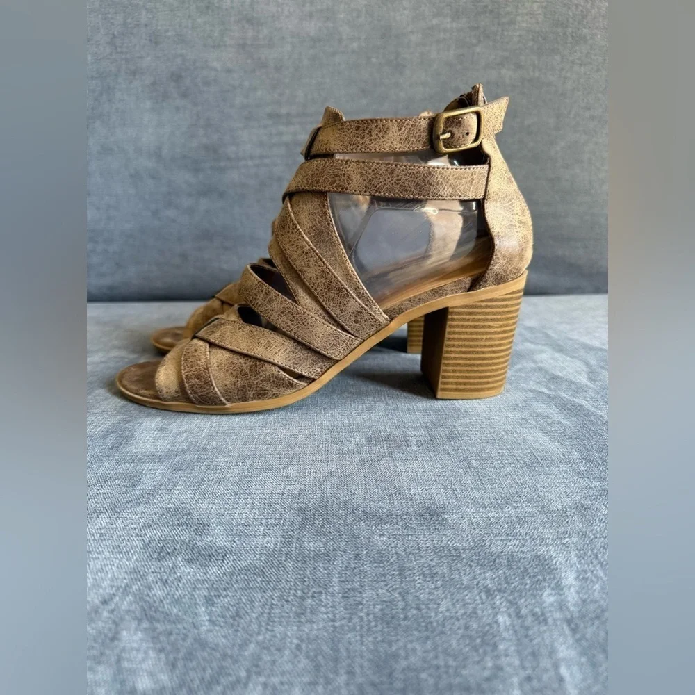 Dollhouse Womens Brown Faux Leather Block Heels SZ 10M Strappy Buckle Back Zip